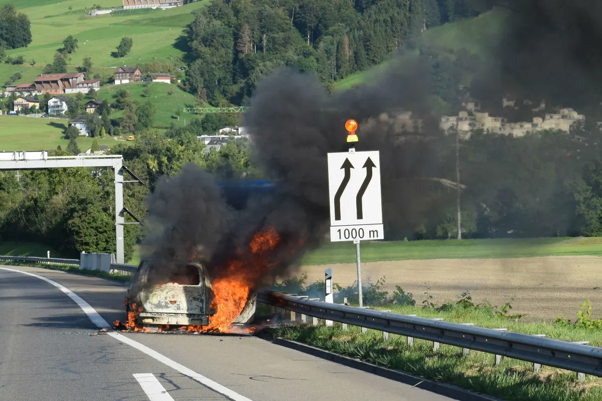 A14/Root LU - Auto brennt komplett aus