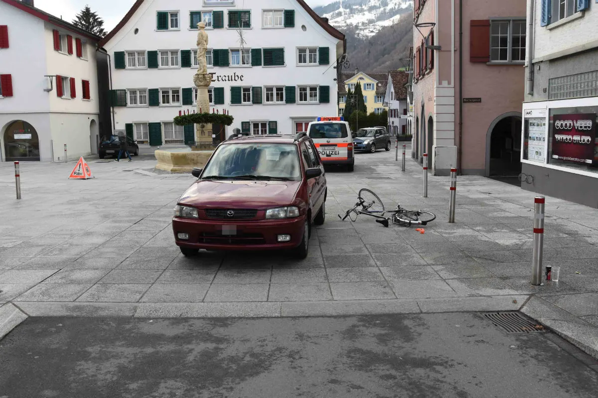 Walenstadt SG - 12-jähriger Velofahrer bei Unfall verletzt