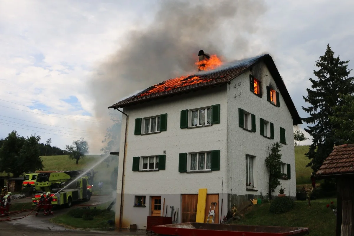 Affoltern am Albis ZH - Einfamilienhaus durch Brand massiv beschädigt!