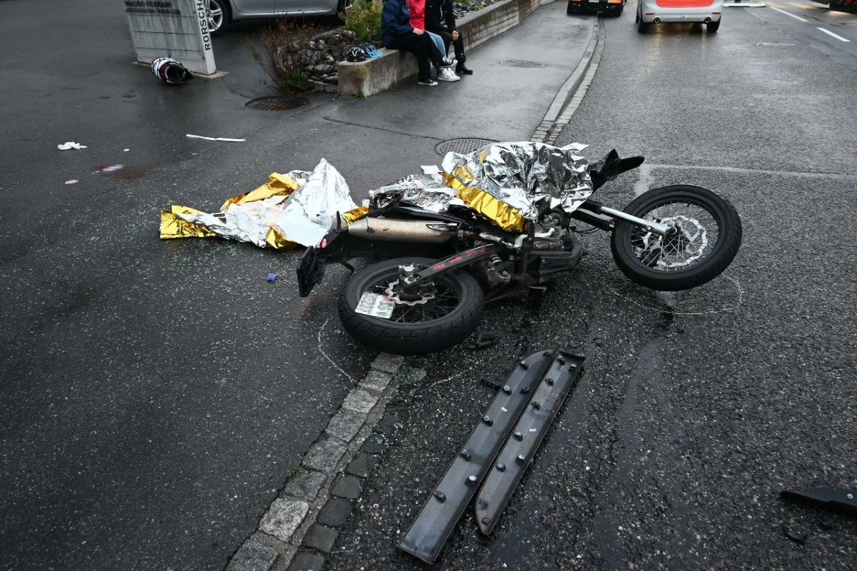 Regaeinsatz in Lüchingen SG - Unfall zwischen Motorrad und Auto
