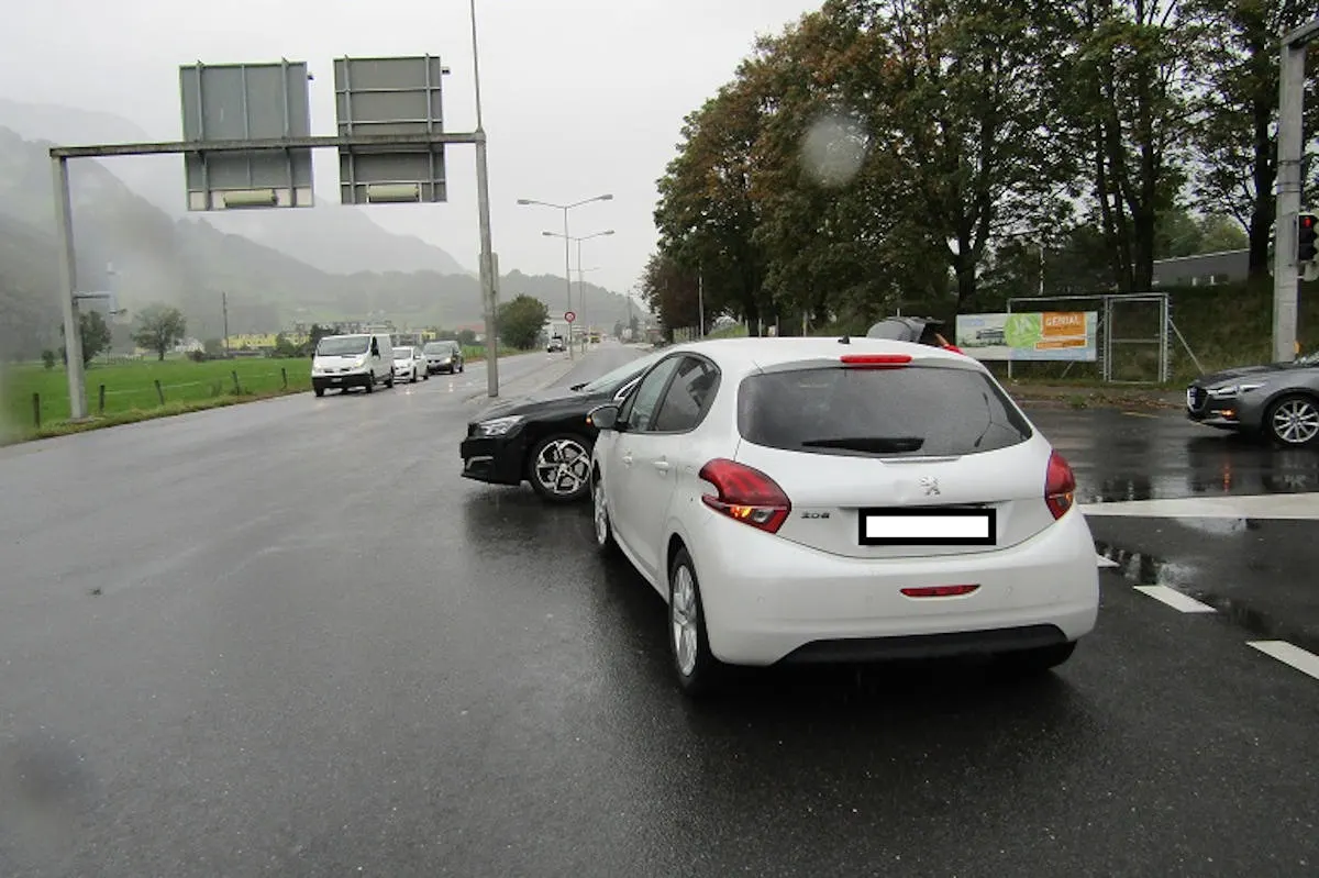 Näfels GL - Kollision an einer Ampel