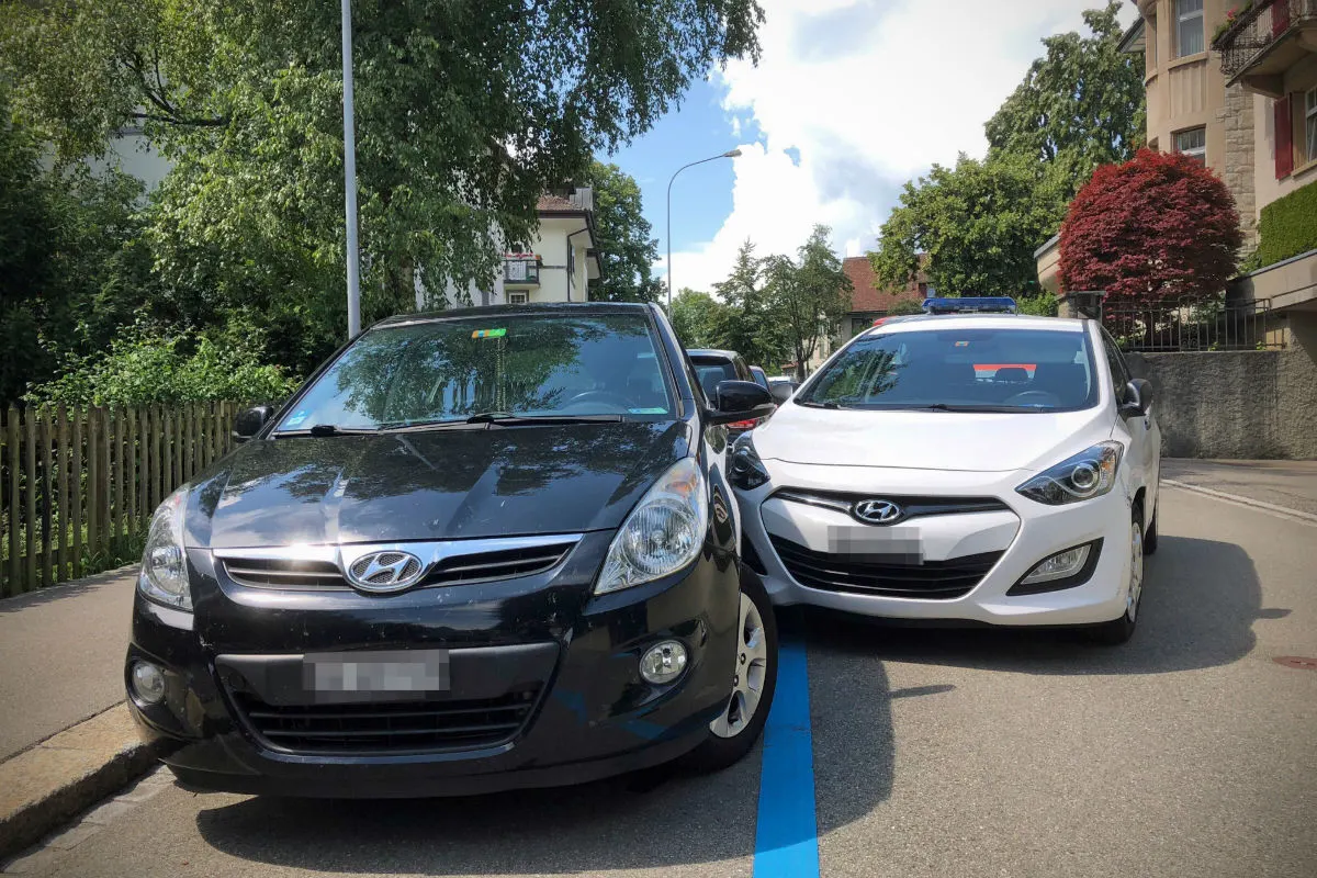 St. Gallen SG - Ungesichertes Auto rollt Strasse hinunter