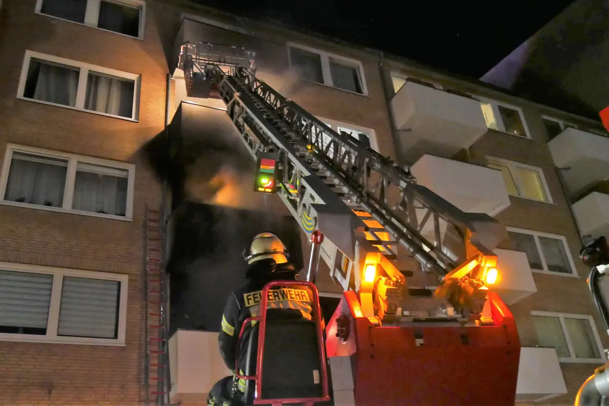 Wohnungsbrand in Celle – Feuerwehr rettet vier Personen und mehrere Tiere