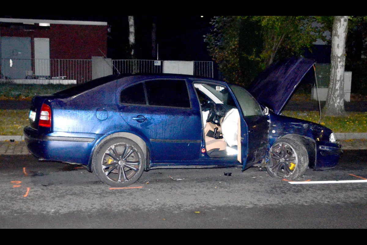 Bremerhaven – Betrunken mit parkenden Autos kollidiert