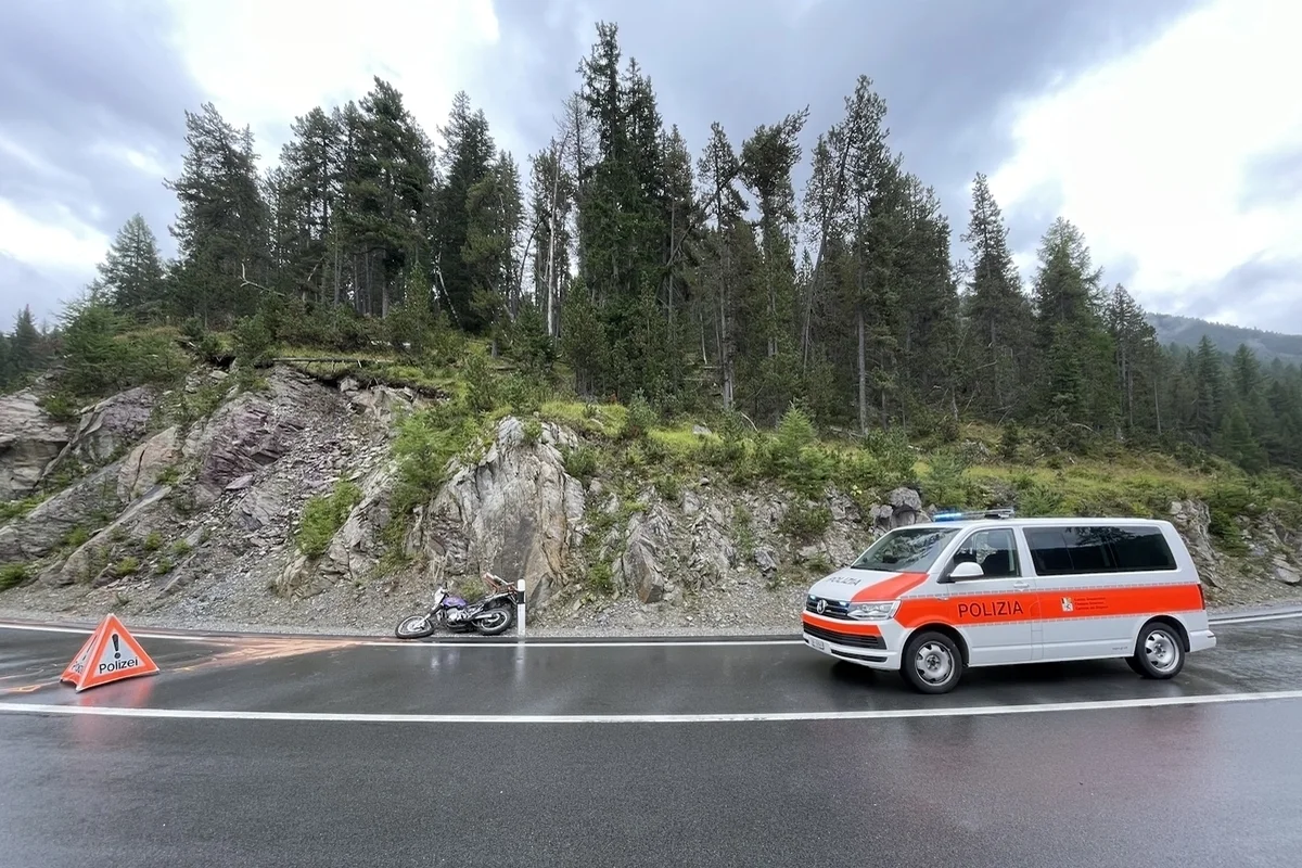 Zernez GR - Kollision auf der Gegenfahrbahn
