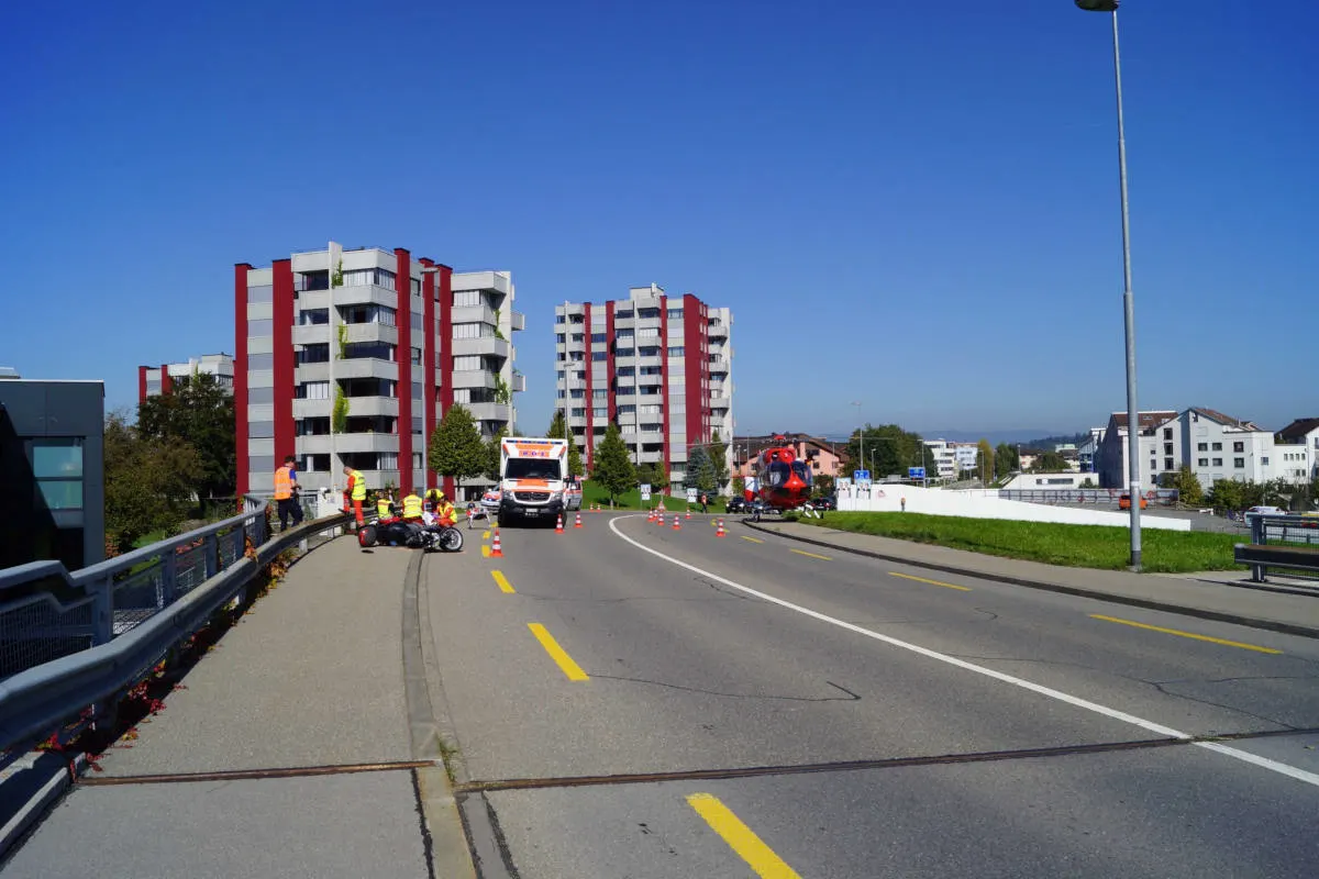 Rotkreuz ZG - Rettungshelikoptereinsatz nach Selbstunfall