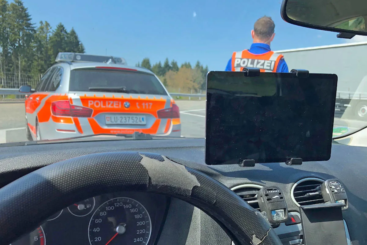 A2 Emmenbrücke LU – Film geschaut beim Autofahren