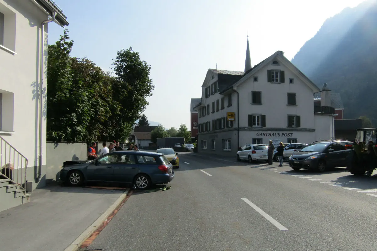 Oberurnen GL - Selbstunfall im Dorkern