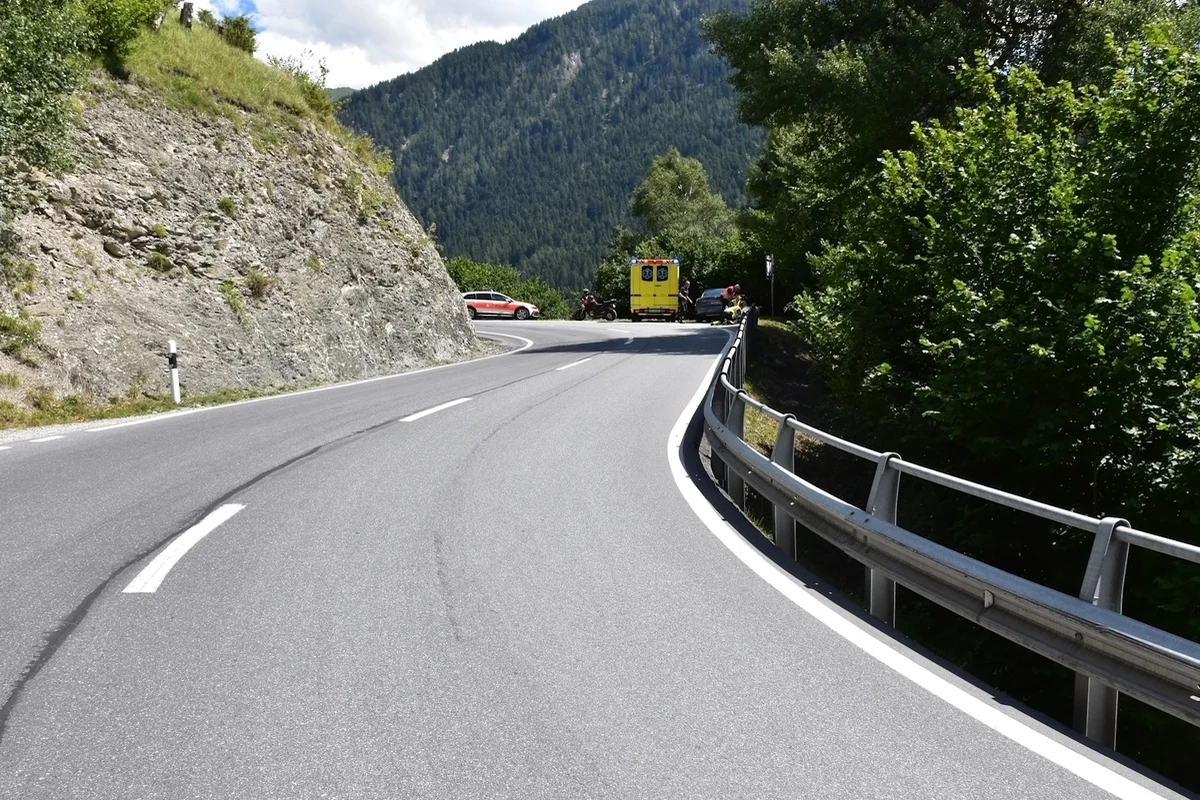 Tiefencastel/Susch GR – Zwei Motorrad-Selbstunfälle