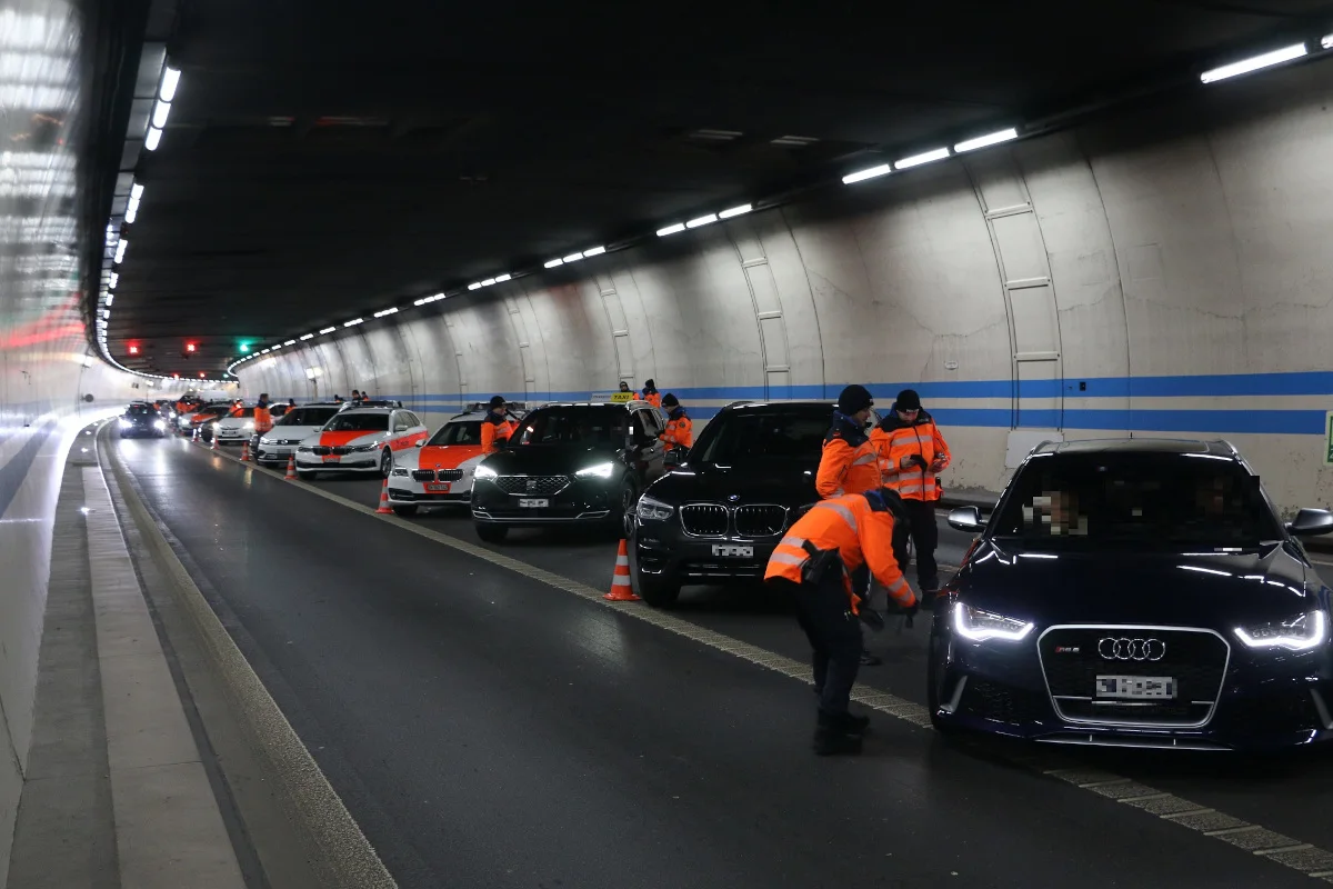 A1 Zürich und Dübendorf ZH – Über 210 Fahrzeuge bei Grosskontrollen in der Nacht kontrolliert