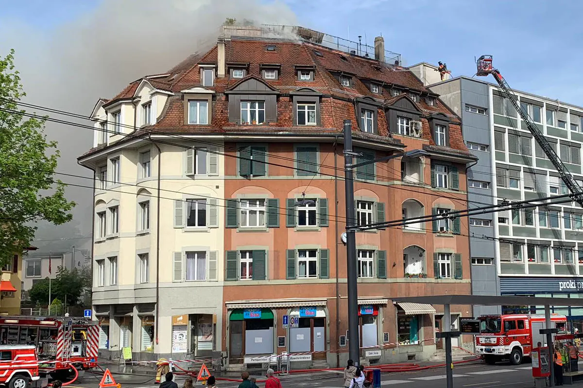 Bern BE - Dachstockbrand am Eigerplatz