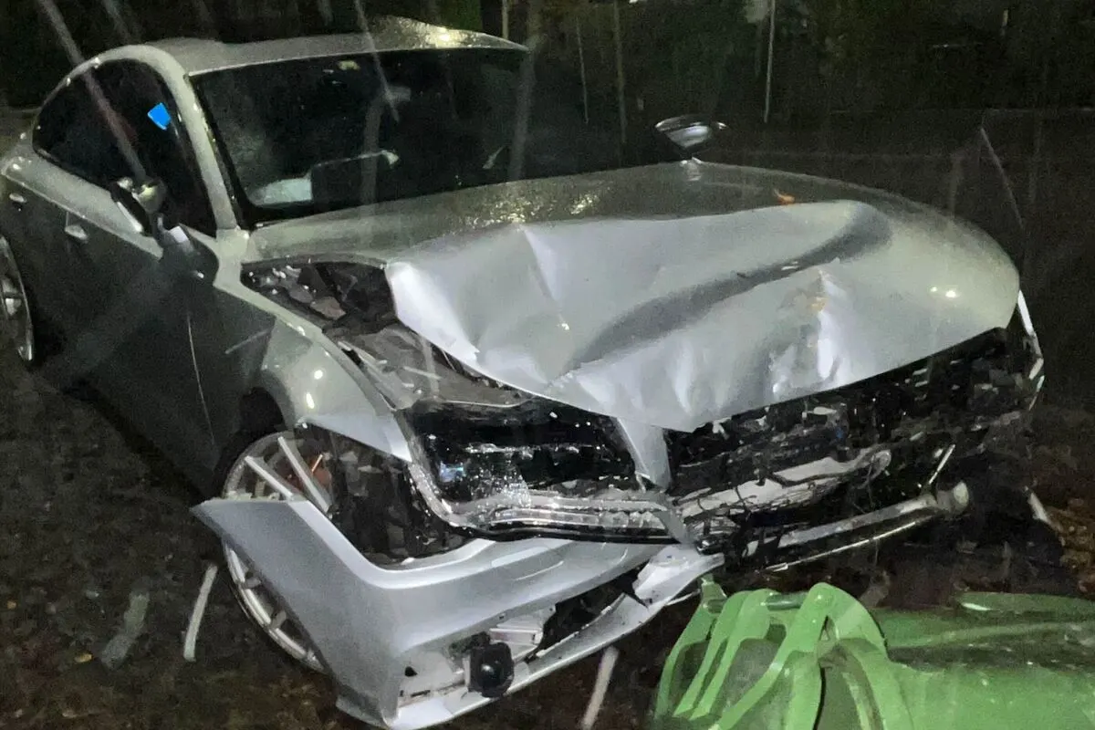 Unfall in Grenchen SO - Mit einem Audi S7 gegen eine Gartenmauer gefahren