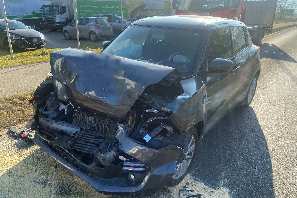 Alberswil LU - Zwei Personen bei Auffahrunfall verletzt