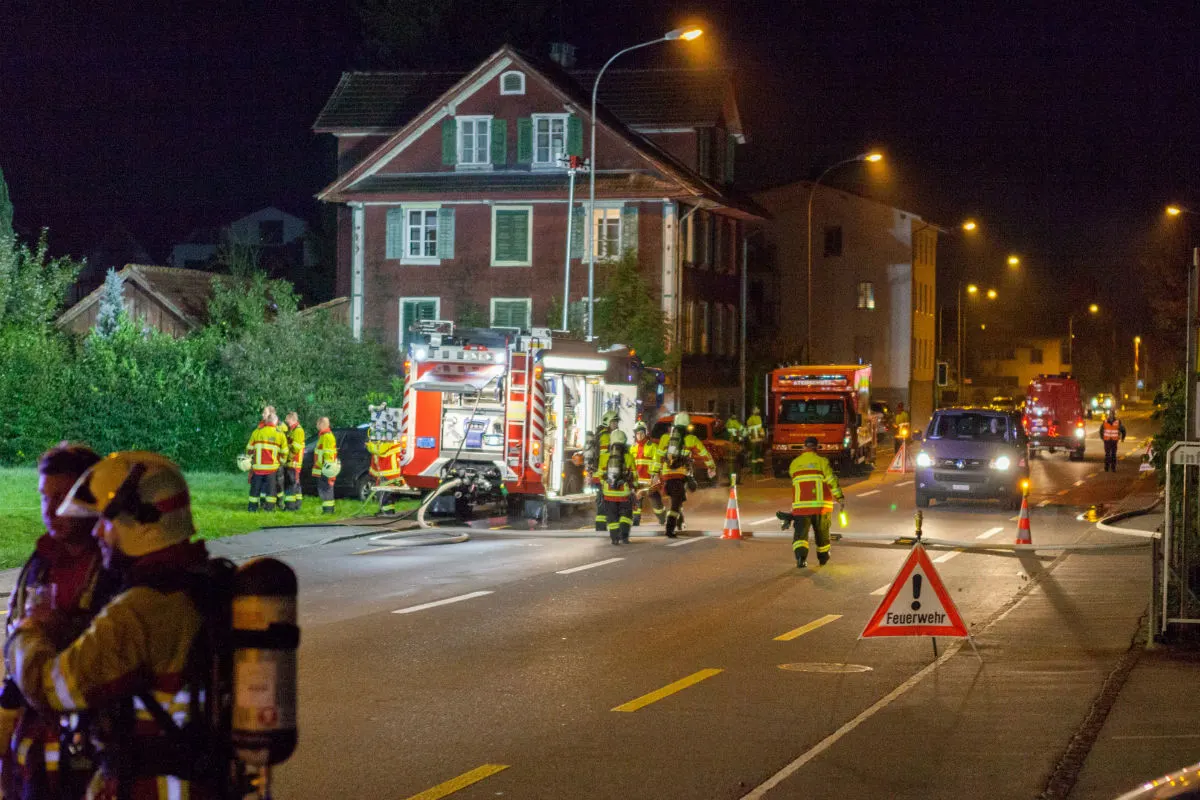 Luzern LU - Brand in Mehrfamilienhaus 20 Personen und vier Hunde evakuiert