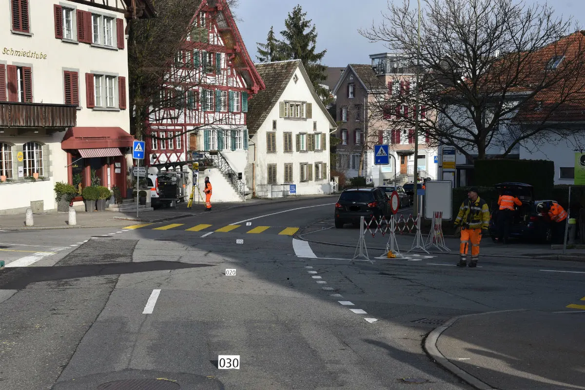 Wädenswil ZH - Fussgängerin von Auto erfasst