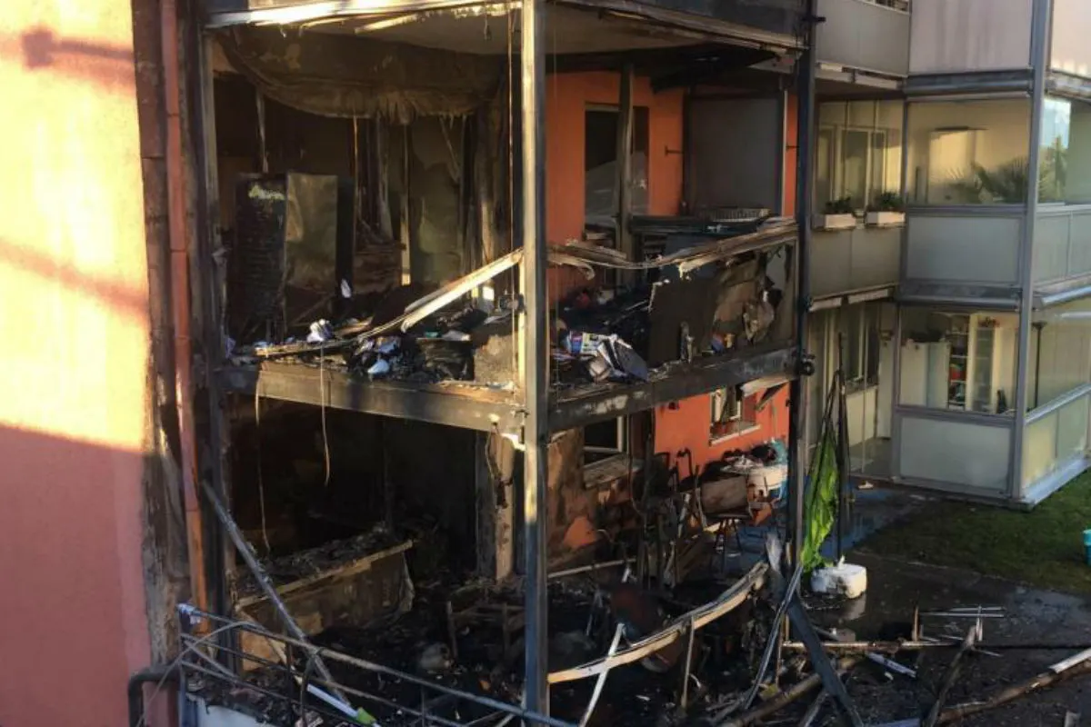 Zug ZG - Grossbrand zerstört drei Wohnungen