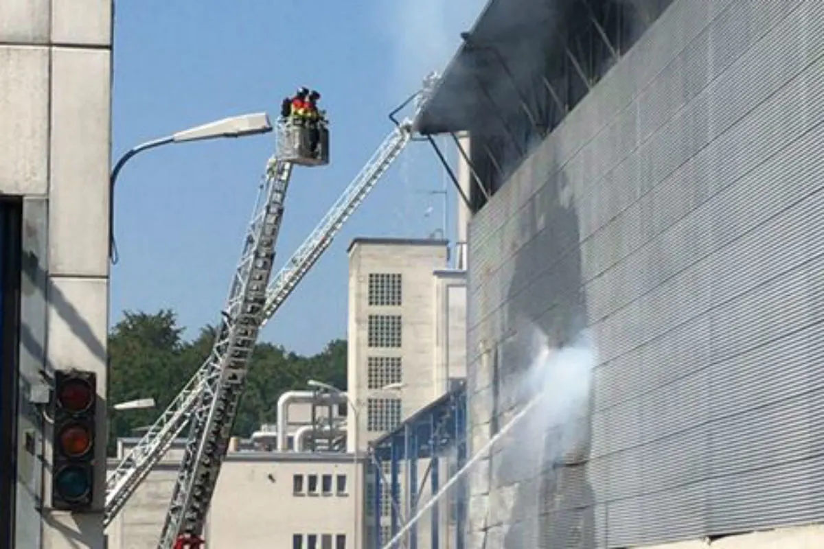 Utzenstorf BE - Brand in ehemaliger Papierfabrik
