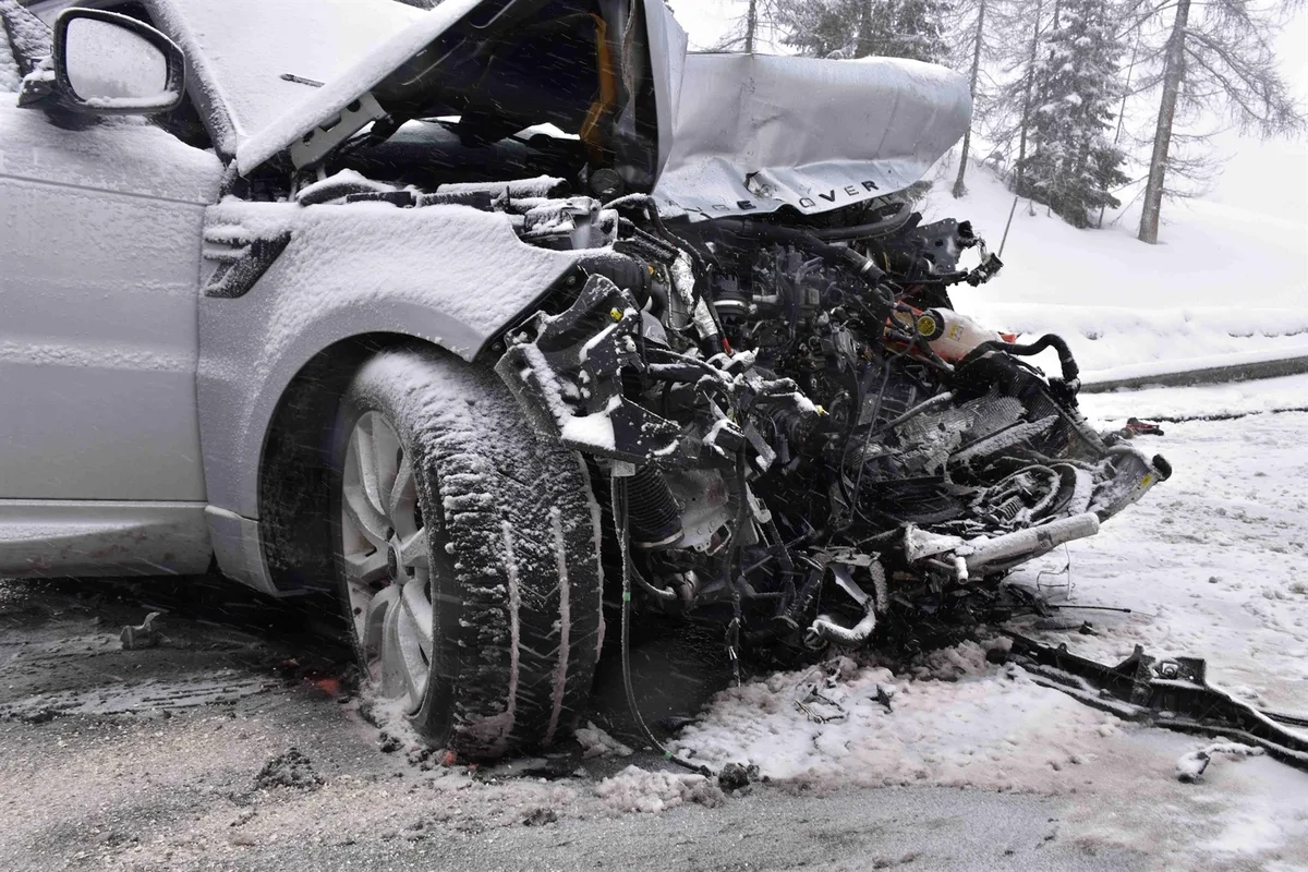 Davos-Wolfgang GR - Sechs Verletzte und eine gesperrte Strasse nach Unfall