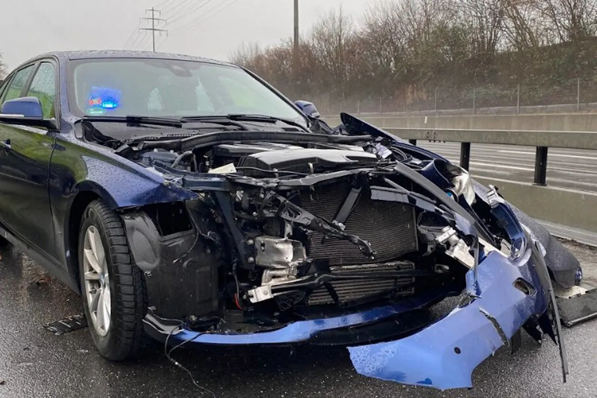 Cham ZG – Selbstunfall auf der Autobahn 4 - Zeugenaufruf