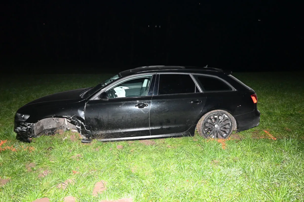 Unfall in Unterrindal SG – Alkoholisierter Lenker prallt gegen Mauer