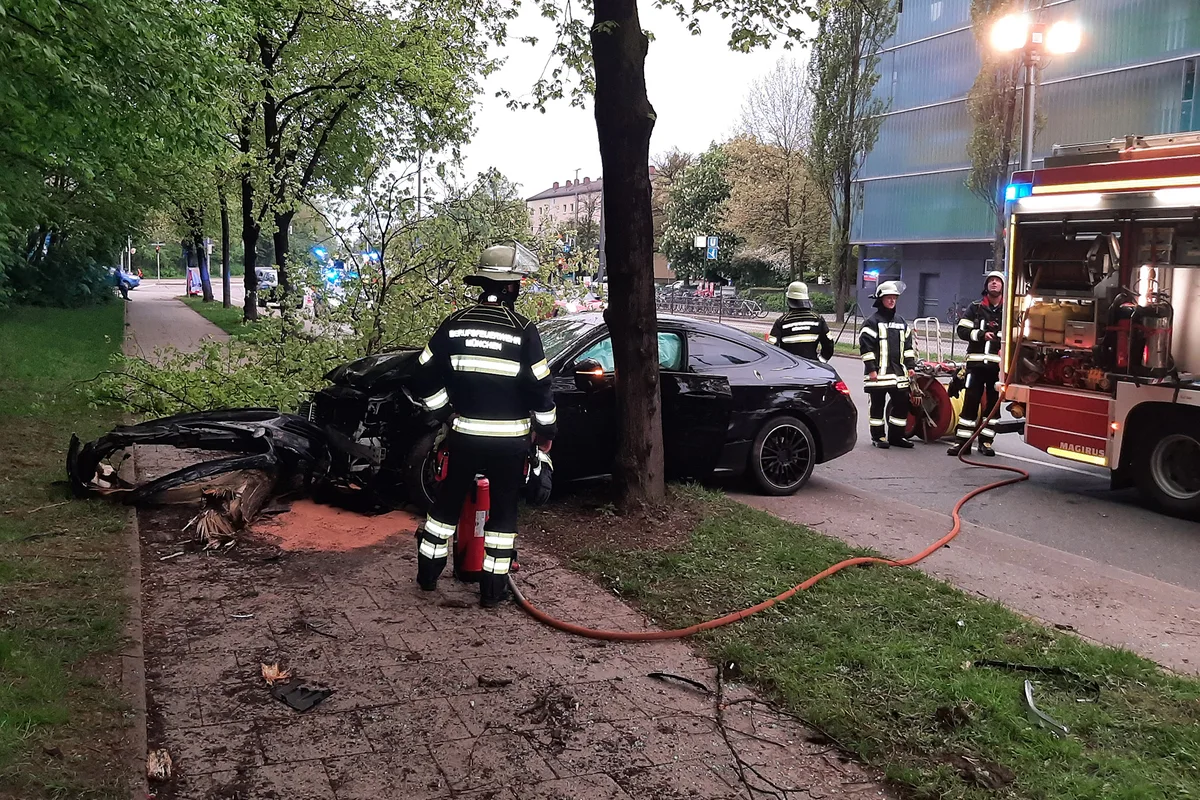 Heftiger Unfall mit Verkehrsbehinderungen in München