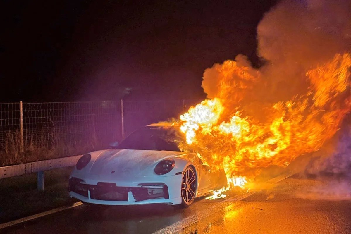 Eschlikon TG – Porsche gerät auf der A1 in Brand