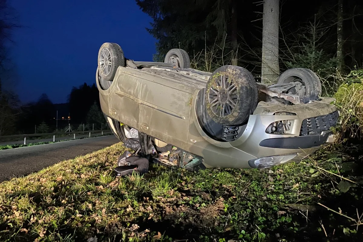 Lenzburg AG - 33-Jährige überschlägt sich mit ihrem Lancia mehrfach!