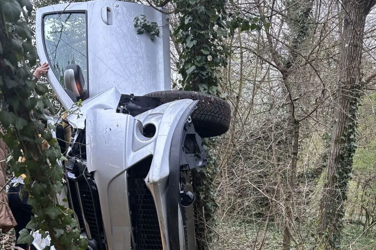 Muttenz BL – Auto überschlägt sich bei Unfall