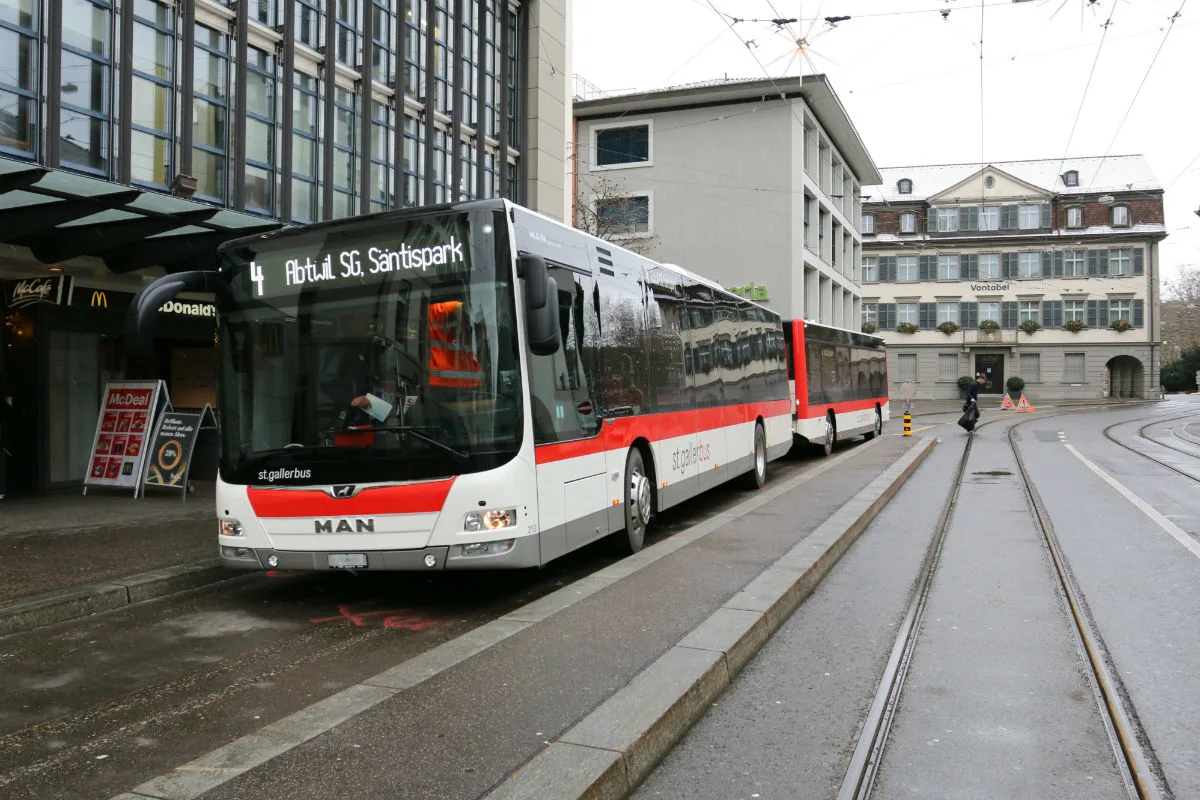 St. Gallen SG - Frau von Bus angefahren