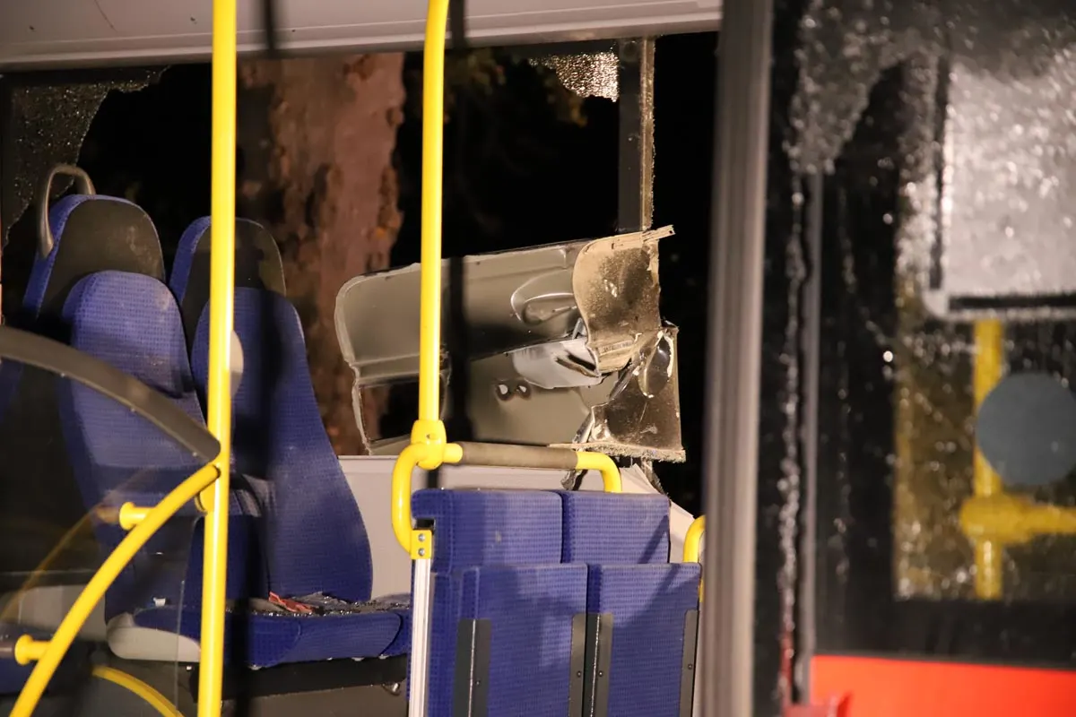 Tragödie in Mözen - Tödlicher Verkehrsunfall zwischen PKW und Linienbus - Mehrere Verletzte