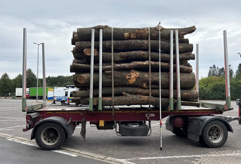 Niederöfflingen – Polizei stoppt zu schwere und überlange Lkw