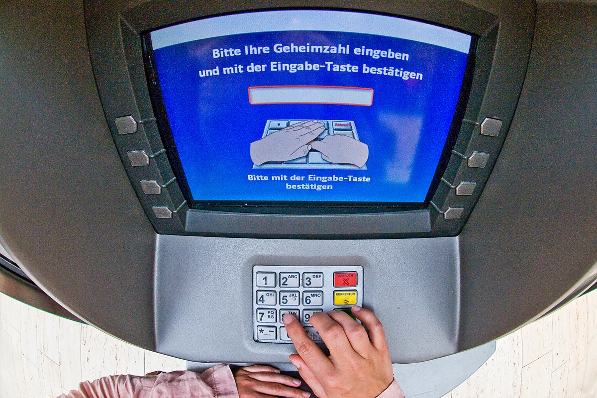 Mettmann NW – Zeugenaufruf nach Betrug durch falsche Bankmitarbeiter