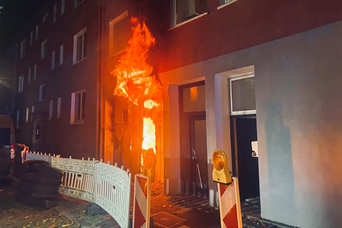 Essen NW – Nächtlicher Brand in Mehrfamilienhaus