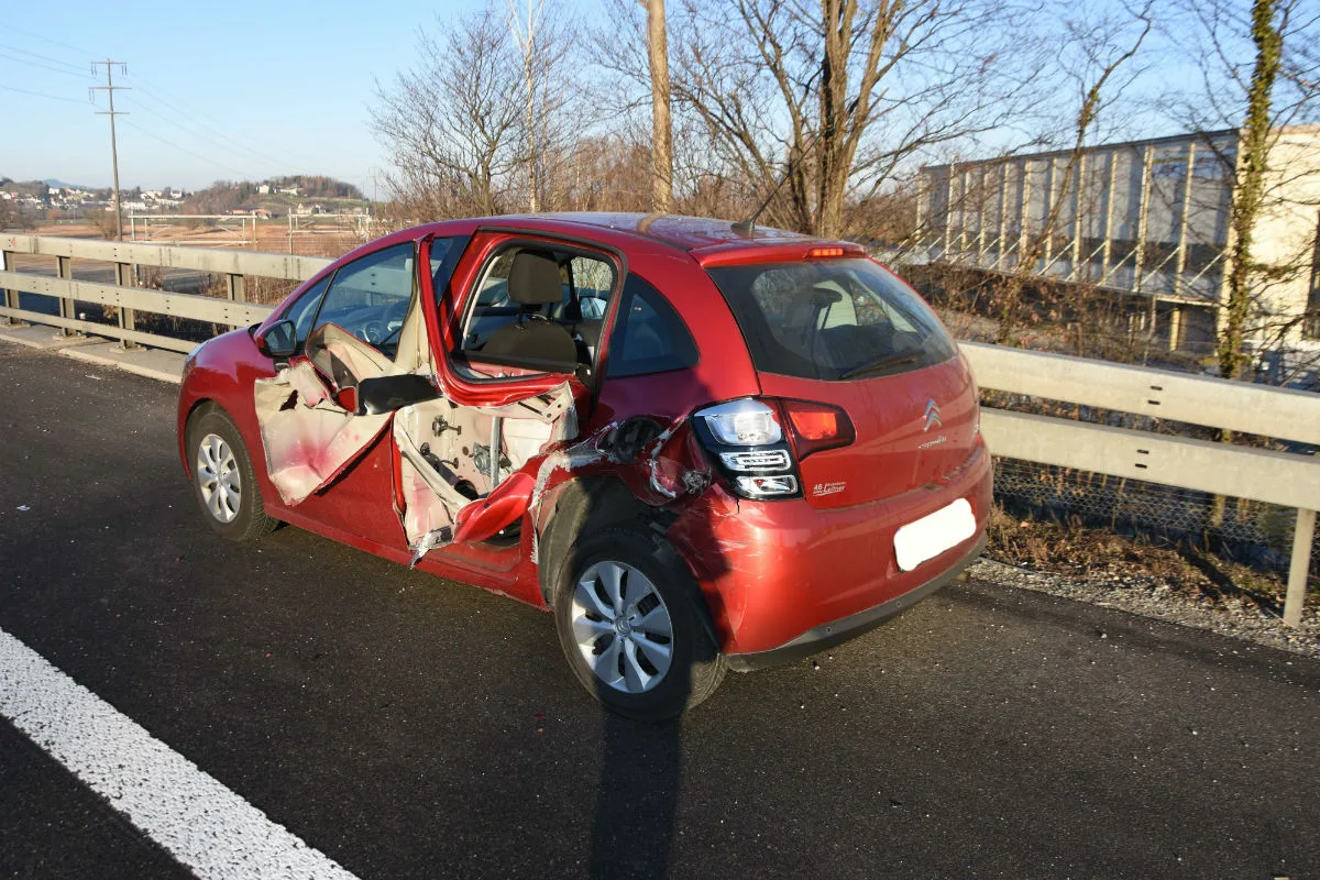 Thal SG - Drei Fahrzeuge in Unfall involviert - Zeugenaufruf
