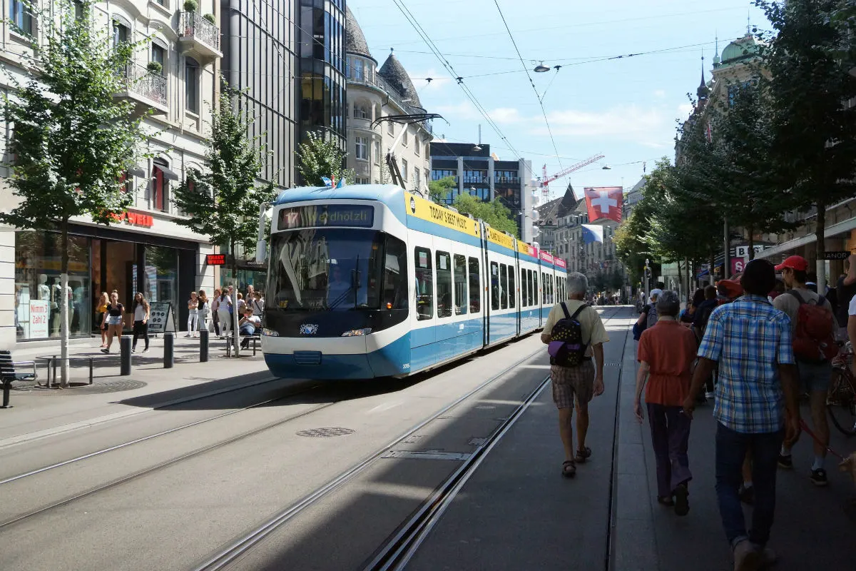 Zürich – Fussgänger von Tram erfasst