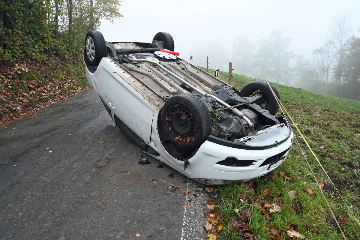 Menznau LU – Auto landet bei Selbstunfall auf dem Dach