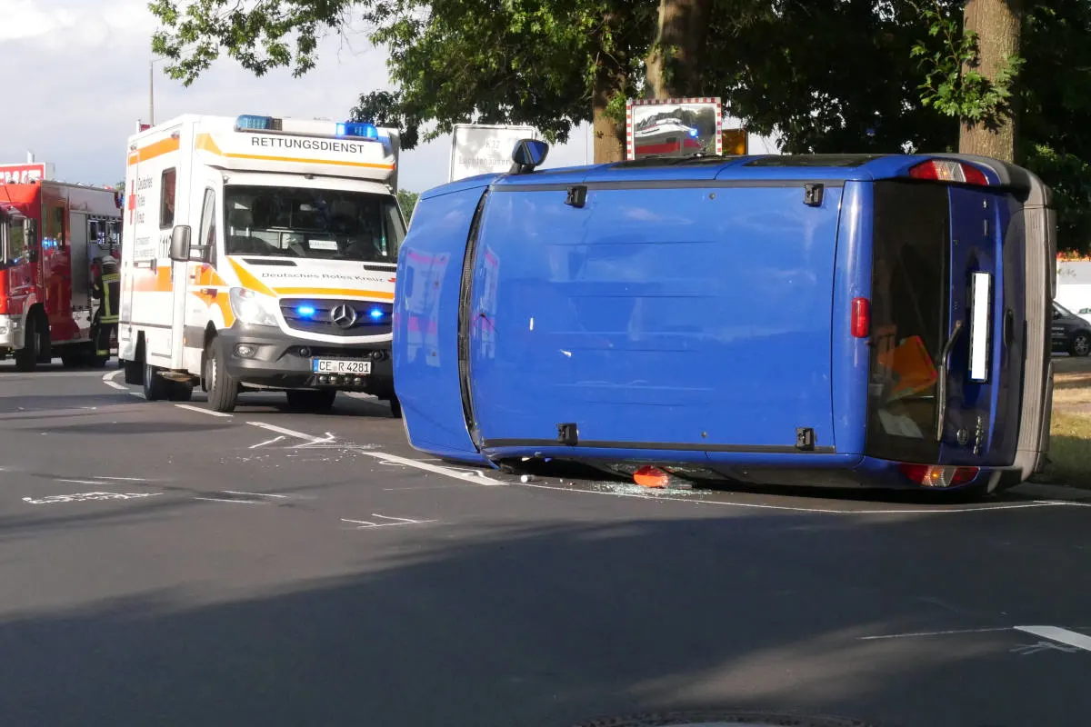 Celle-Garßen – Eingeklemmte Person nach Verkehrsunfall