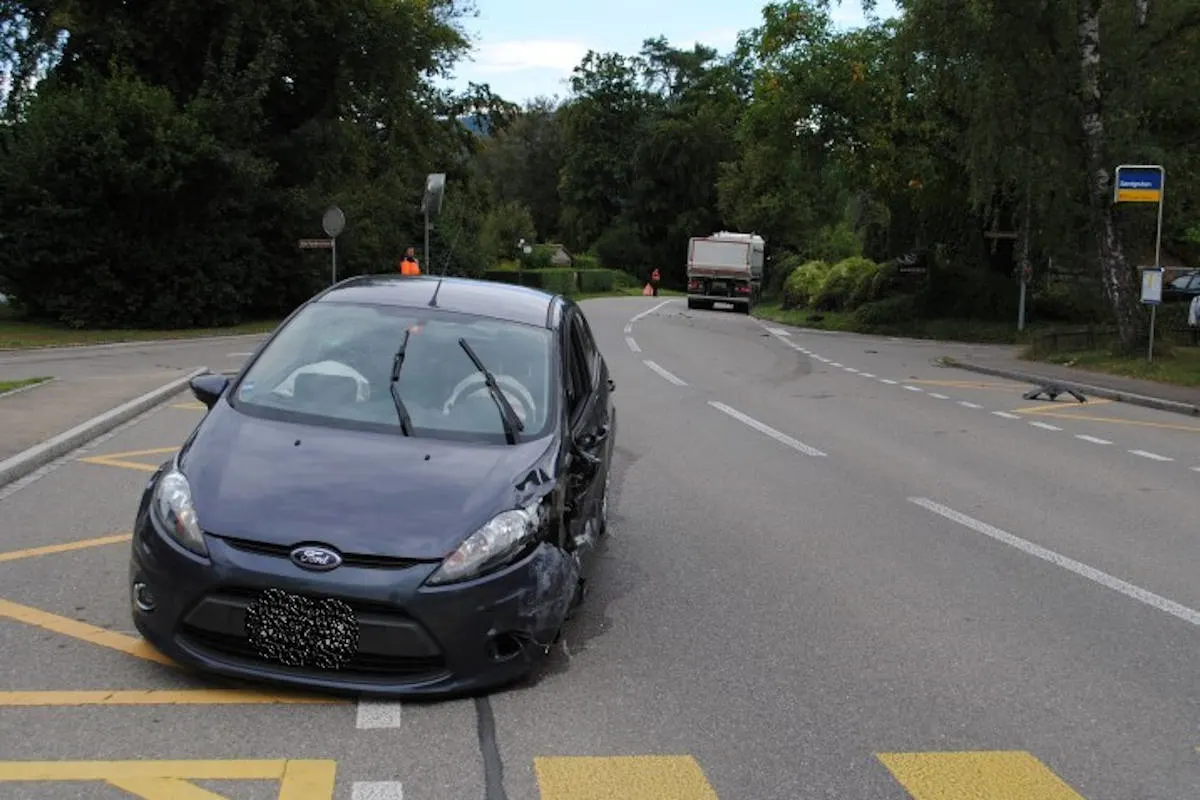 Heftiger Unfall in Rüdlingen SH – Frontalkollision wohl infolge von Sekundenschlaf
