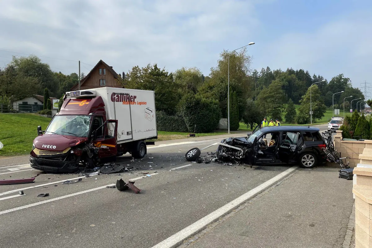 Unfall in Oftringen AG – Heftige Kollision auf Gegenfahrbahn