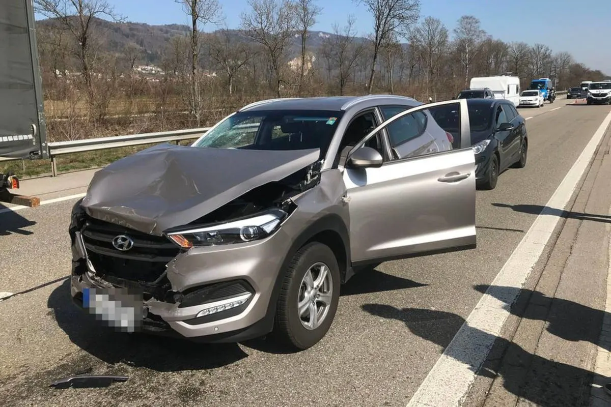 A1 Oberbuchsiten / Kestenholz SO - Zwei Auffahrkollisionen mit mehreren beteiligten Autos