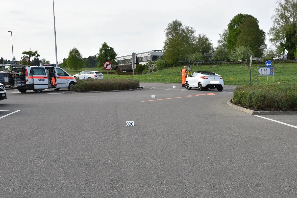 Pfäffikon ZH – Fussgängerin von Auto erfasst und schwer verletzt