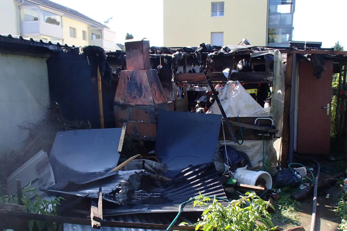 Unterkulm AG - Feuerwehr rückte zur Brandbekämpfung aus 