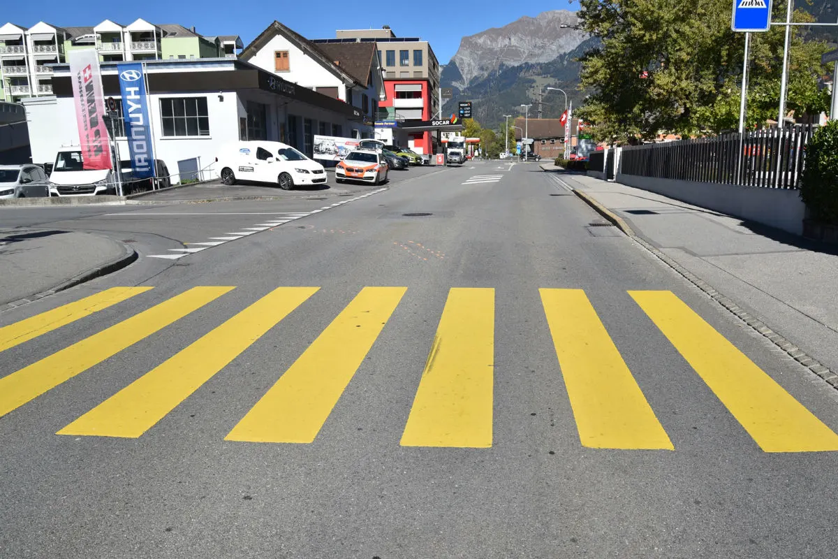 Landquart GR - Motorrad mit Auto kollidiert