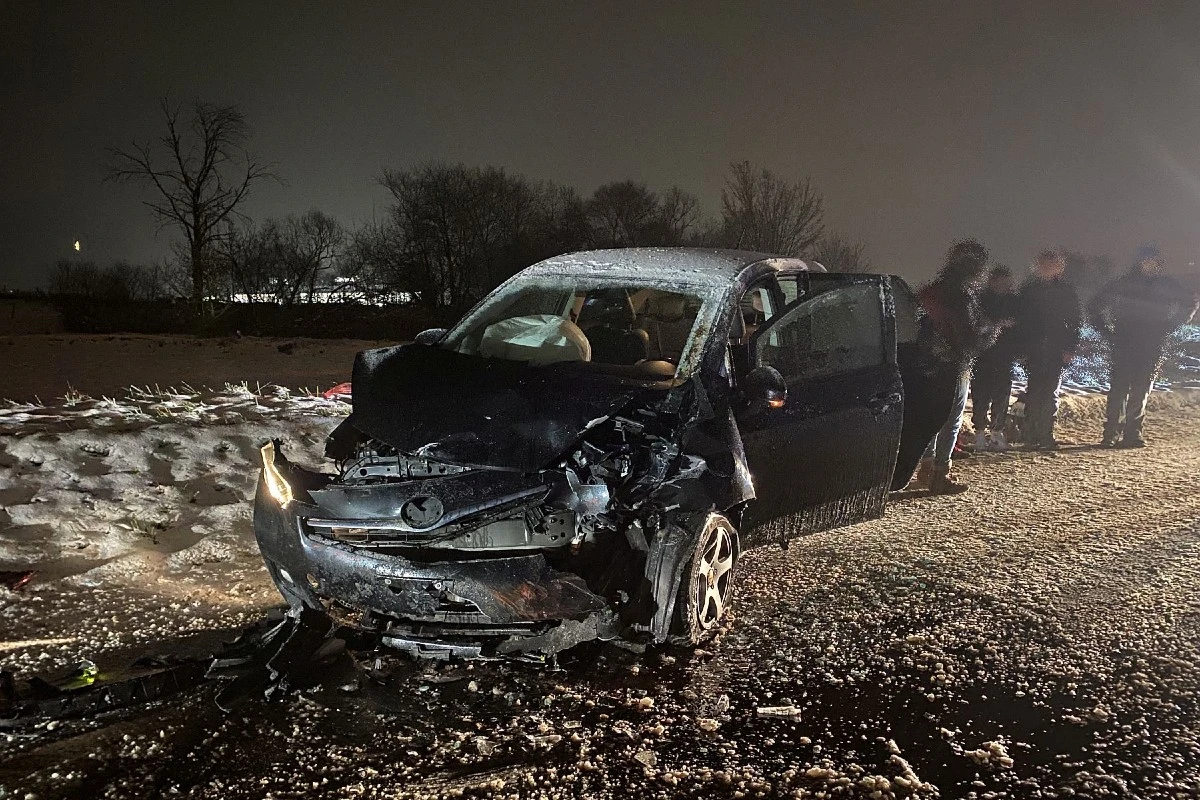 Laufen BL - Unfall auf schneebedeckter Strasse