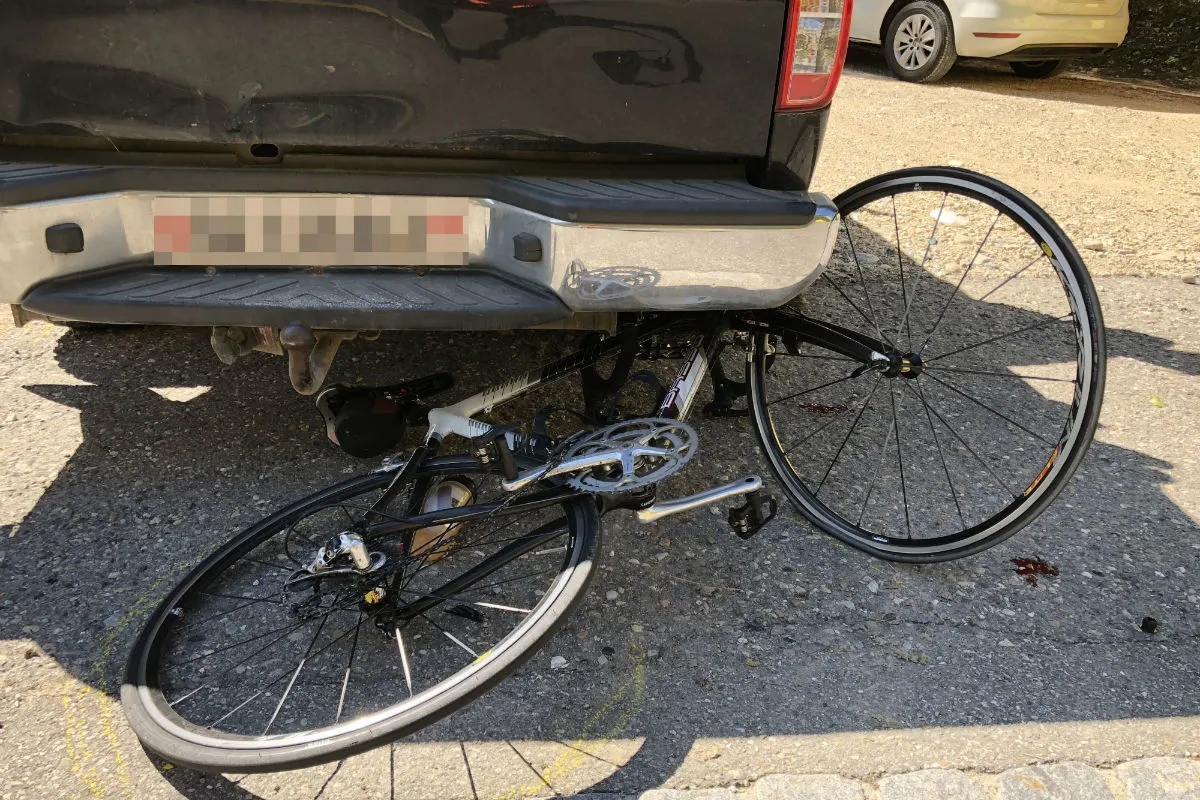 Herbetswil SO - Lieferwagenlenker übersieht zwei Velofahrer