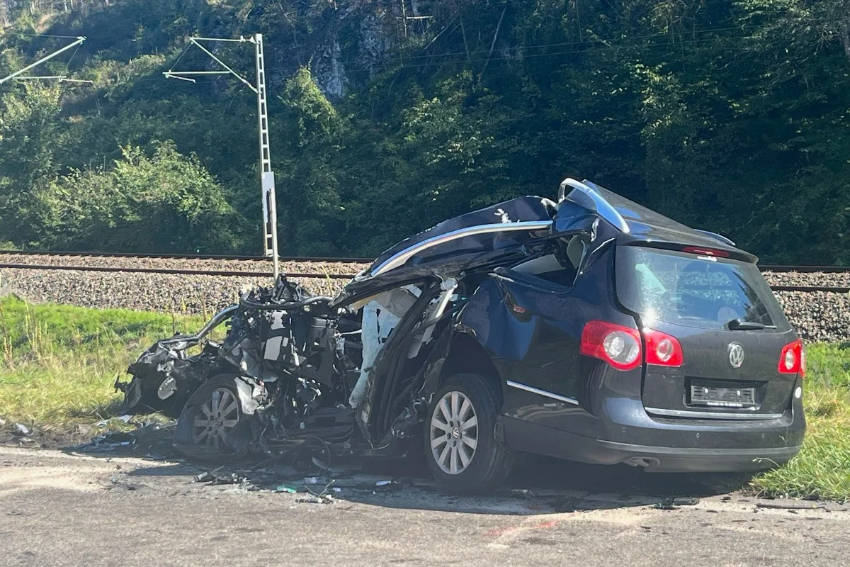 Horrorunfall in Thayngen SH - Autofahrer stirbt bei Frontalkollision mit Lastwagen