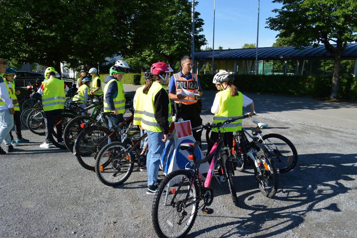 Herisau AR – 209 Schüler bei Radfahrerprüfung 
