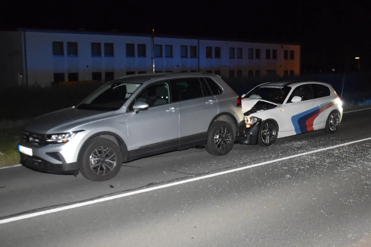 Enger – BMW und VW stoßen zusammen