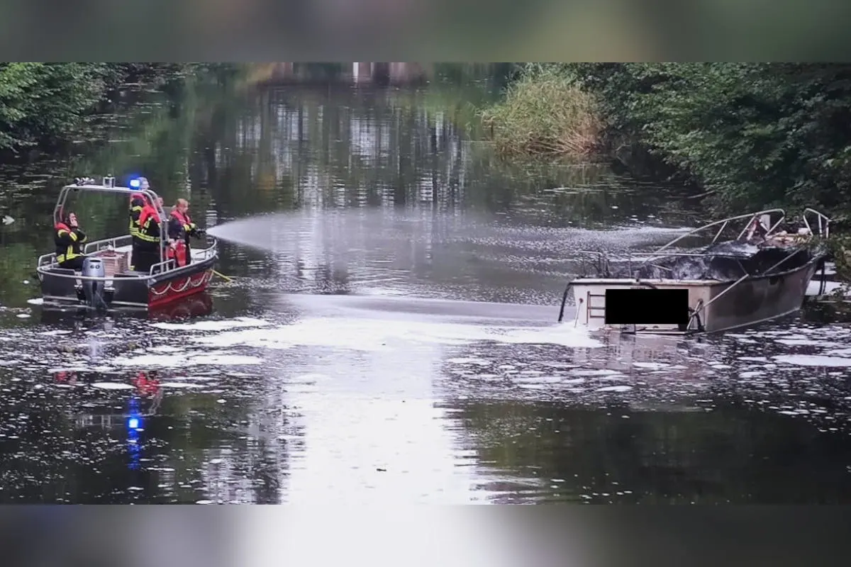Waldeck – Sportboot auf der Havel bei Klein Quassow ausgebrannt