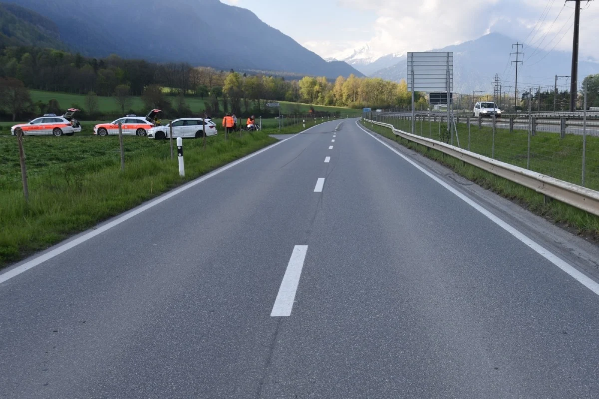 Junger Motorradlenker nach Unfall in Trimmis leicht verletzt